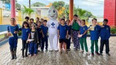 Zé Gotinha visita escolas para incentivar vacinação de crianças