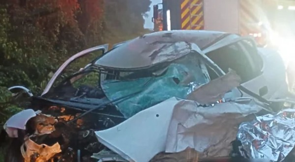 Mãe e duas filhas morrem em colisão frontal entre carro e carreta na BR-285 no RS
