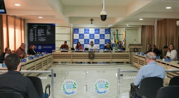 Câmara derruba veto do prefeito Pedron e aprova lei que amplia controle sobre contratos de locação