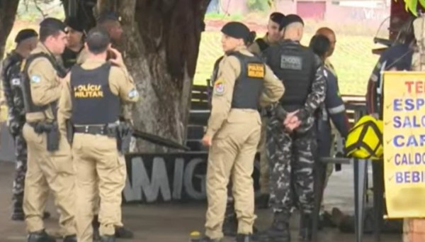 Dois homens morrem em tiroteio dentro de quiosque no Paraná