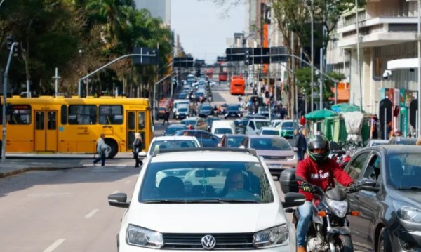 Redução histórica do IPVA impulsiona emplacamentos de veículos no Paraná e projeta crescimento ainda maior em 2026
