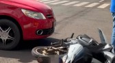 Duas mulheres ficam feridas após acidente entre carro e moto