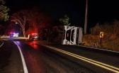 Motorista fica ferido após caminhão tombar na PR-475