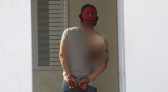 Homem descumpre medida protetiva, é supostamente esfaqueado e acaba preso