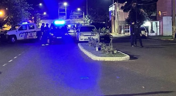 Brasileiro é morto a tiros em bar e suspeitos fogem para o Brasil