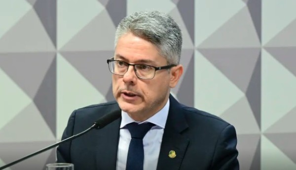 Senado aprova PL Antifacção com penas que podem chegar a 120 anos