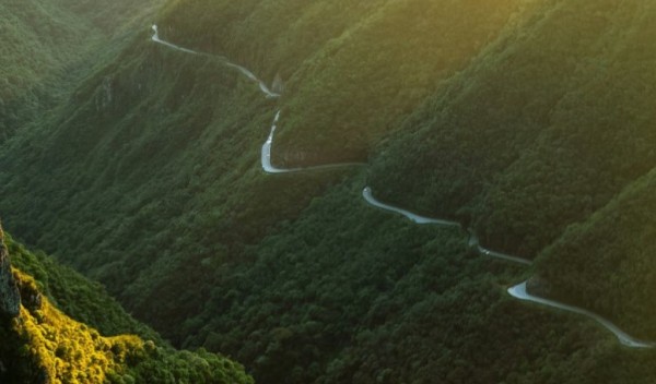 Turismo brasileiro registra 15º mês seguido de crescimento e supera meta anual