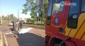 Jovens saem ilesas de capotamento da Av. Júlio de Assis Cavalheiro