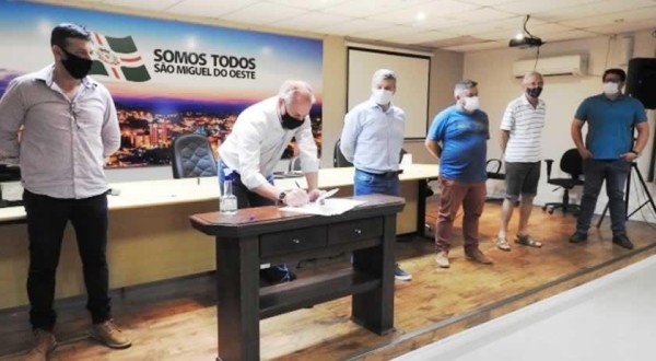 Trevisan assina Ordem de Serviço para asfaltamento à linha Fátima