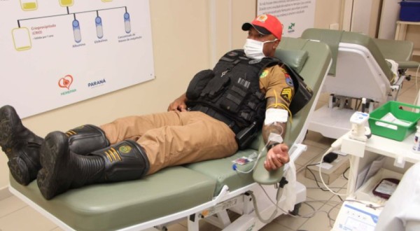 Maio Amarelo: policiais militares doam sangue para conscientizar sobre acidentes no trânsito