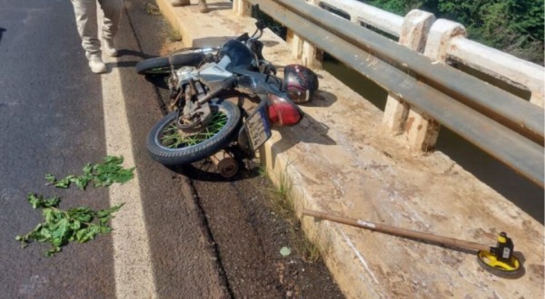 Motociclista de 38 anos morre após sofrer queda na ponte Rio Chopim, na BR 158