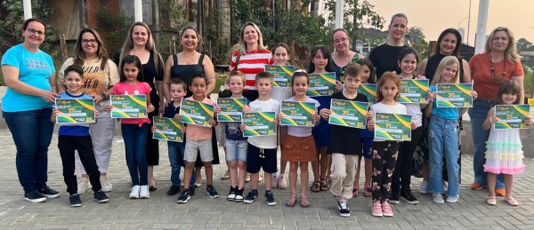Alunos da Rede Municipal de Educação são premiados em concurso da Semana da Pátria