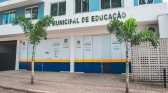 Prefeitura entrega 300 novas carteiras para o colégio CAIC