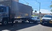 Colisão entre carro e caminhão é registrada no centro de Marmeleiro