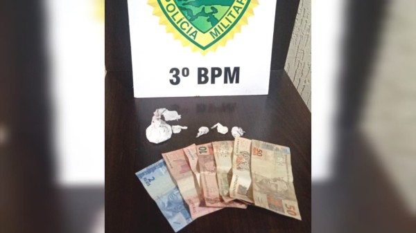 Cocaína é apreendida e mulher é presa por tráfico de drogas