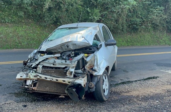 Colisão deixa casal e criança feridos na PR 483