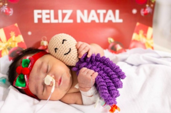 Bebês internados na UTI ganham ensaio fotográfico de Natal e encantam famílias