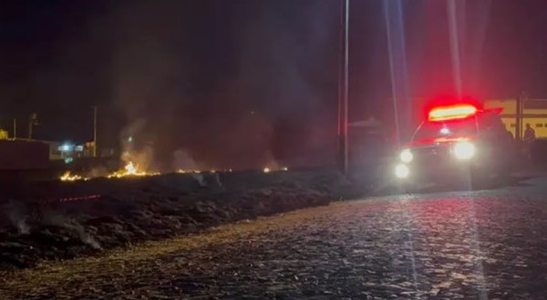 Bombeiros controlam incêndio em terreno no bairro Jardim Floresta