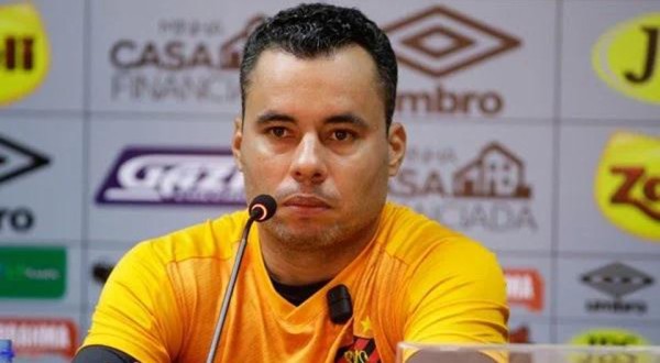 Chapecoense encaminha contratação de novo treinador