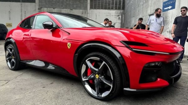 Polícia apreende Ferrari de R$ 7 milhões em operação que mira lavagem de dinheiro e jogos ilegais que prendeu Deolane Bezerra