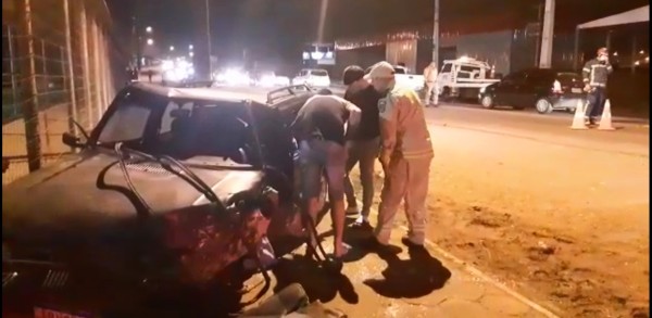 Homem fica ferido em grave acidente na Atílio Fontana