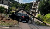 Condutor passa mal, perde o controle e bate em poste da rede elétrica