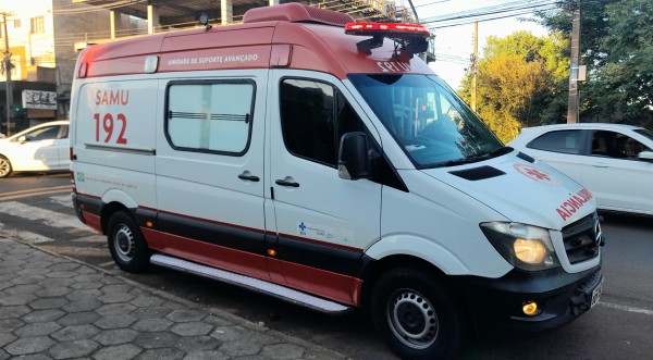 Motociclista apresenta fratura exposta após se envolver em acidente no trevo no Bairro Alvorada