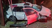Grave acidente: Motorista bate em ponto de ônibus durante fuga da polícia