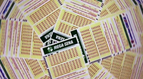 Mega-sena acumula e pode pagar prêmio de R$ 65 milhões na quarta