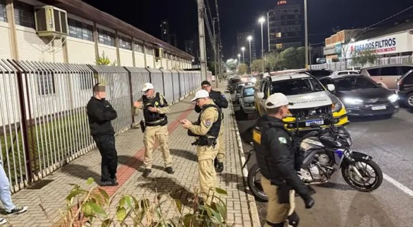 Operação Lei Seca resulta em prisão, 29 multas e 8 veículos apreendidos