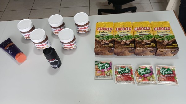 Dupla é presa por furto em supermercado