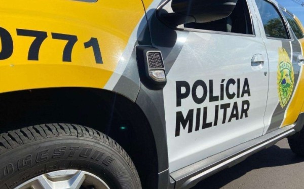 Dupla armada tenta roubar carro, leva celular de motorista