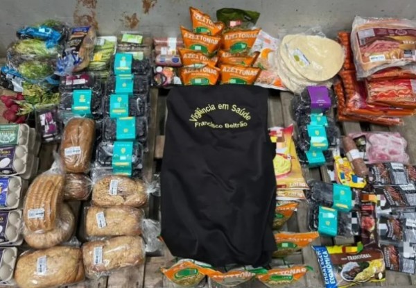 Vigilância Sanitária apreende 60 kg de alimentos vencidos e estragados em supermercado