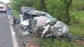 Mulher morre após automóvel sair da pista e colidir em árvore na PR 182