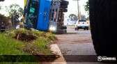 Caminhão tomba na Willy Barth e uma pessoa fica ferida
