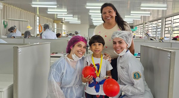 Universidades estaduais do Paraná  ofertam atendimento odontológico gratuito para crianças e bebês