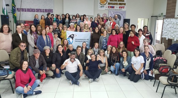 Realizado encontro dos profissionais da educação aposentados