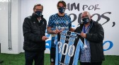 Geromel recebe homenagem pelos 300 jogos com o manto tricolor
