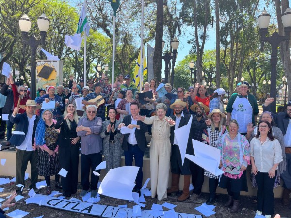 Alunos sugerem e prefeito Pedron promulga lei que oficializa a Revolta dos Posseiros