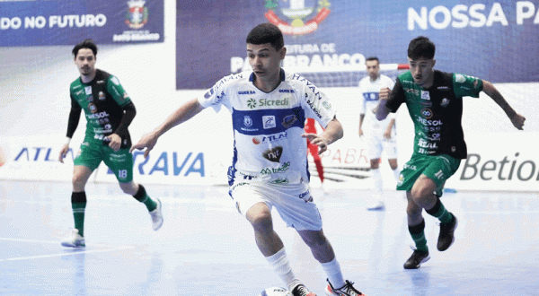 Pato vence o Marreco e assume a liderança do Paranaense de Futsal