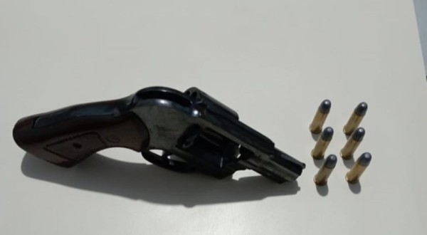 Apreensão de arma e prisão em patrulhamento no Bairro Novo Mundo
