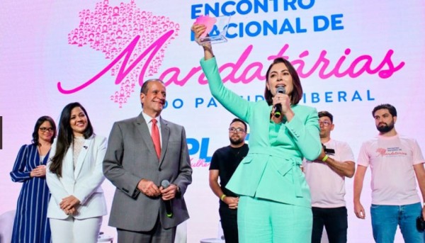 Michelle Bolsonaro admite candidatura à Presidência e promete ser “leoa” por conservadores