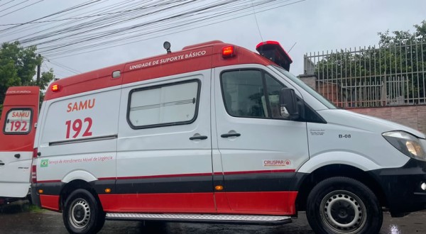 Homem é socorrido após ser esfaqueado