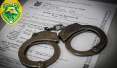 Homem com mandado de prisão é detido após tentar fugir da PM