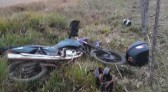 Motociclista fica ferida em saída de pista no interior