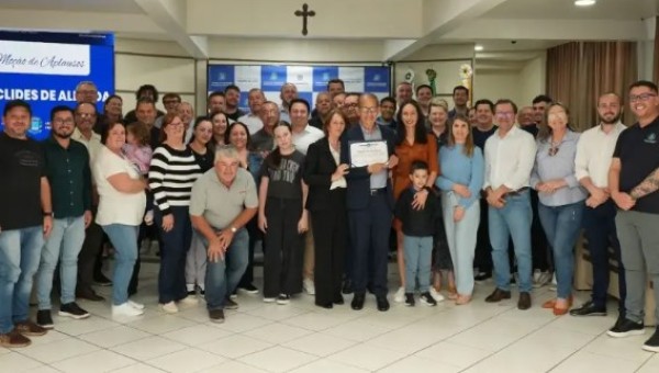 Câmara homenageia ex-árbitro Deoclides de Almeida pelo legado ao esporte e à comunidade
