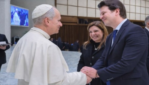 Prefeito Eduardo Pimentel convida Papa Leão XIV para visitar Curitiba