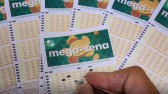 Mega-Sena acumula novamente e prêmio principal vai para R$ 55 milhões
