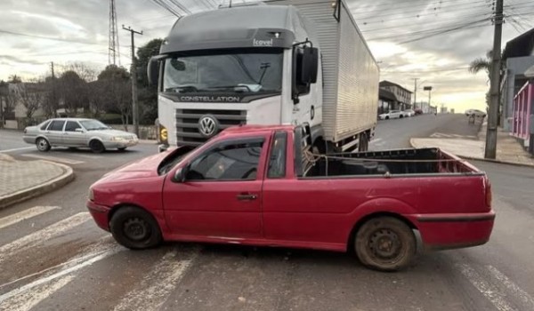 Caminhão de Francisco Beltrão se envolve em acidente de trânsito