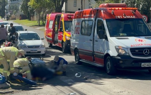 Colisão entre caminhonete e motocicleta deixa duas pessoas feridas